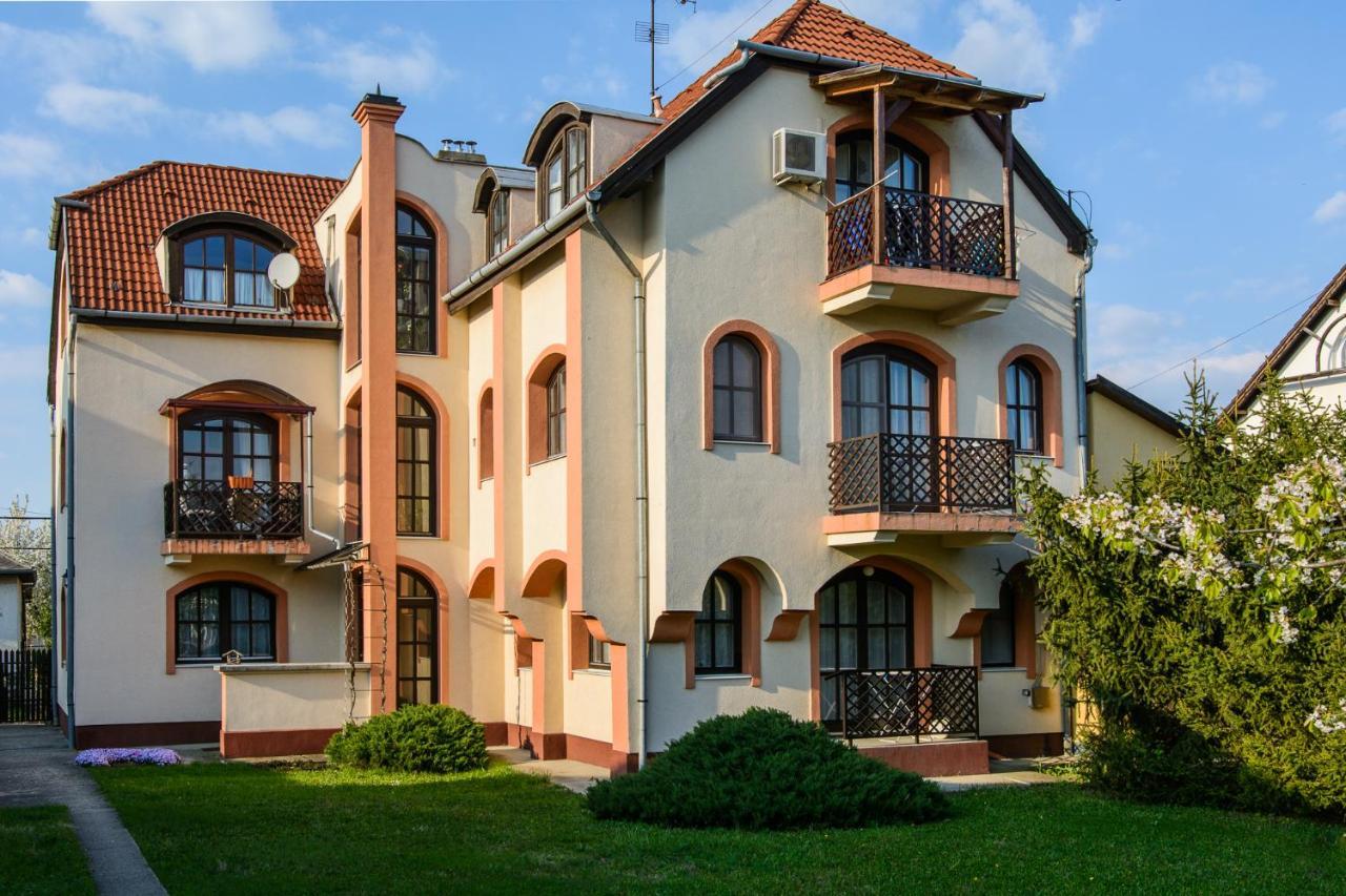 Mi12 Apartment Eger Bagian luar foto